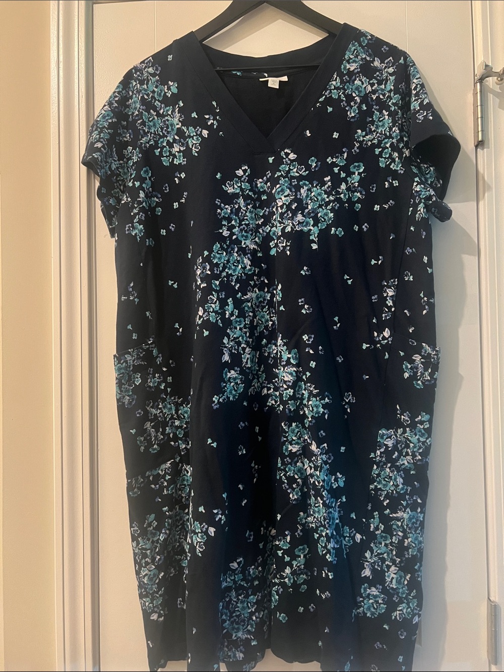 J Jill FIT Floral V neck stretch knit Dress pockets